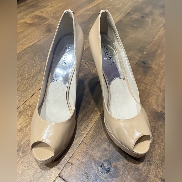 Michael Kors Peep Toe Stilletto 4.5” Heels Nude Size 9.5 - Picture 2 of 12